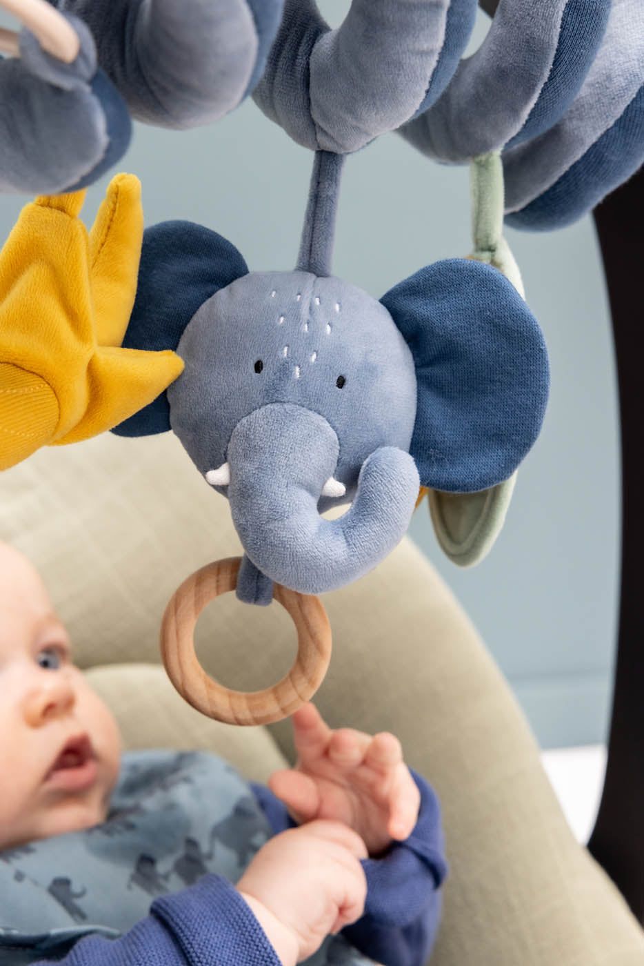 TRIXIE JUGUETE ESPIRAL MRS. ELEPHANT - Imagen 2