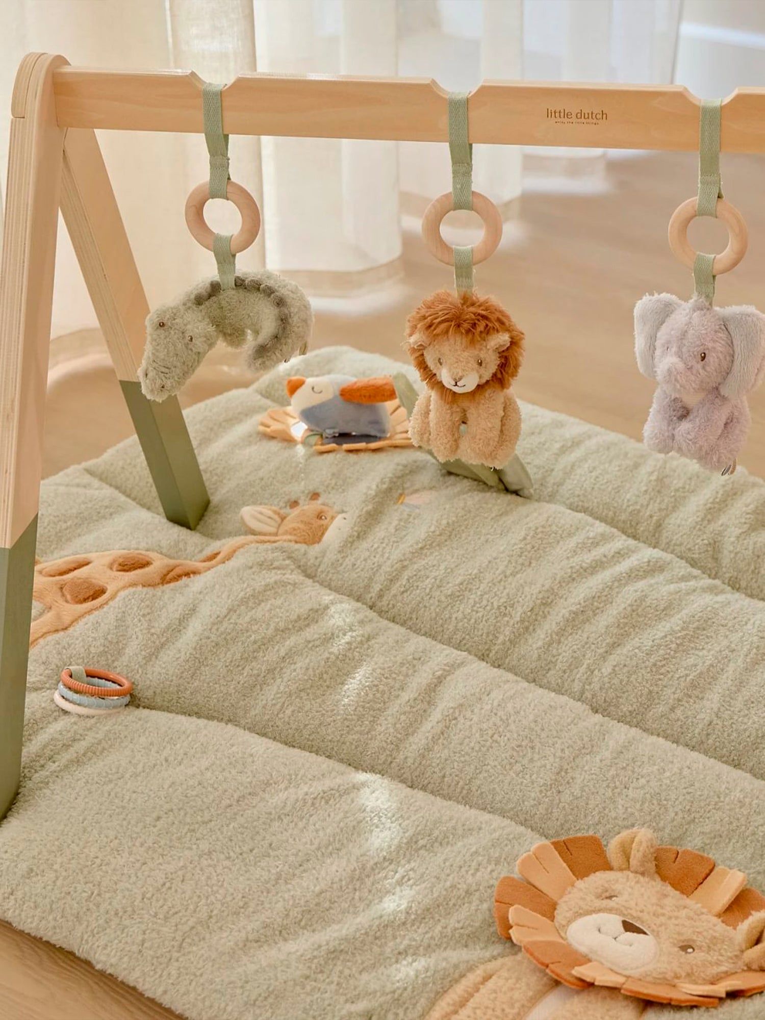 LITTLE DUTCH BABY GYM CON JUGUETES SAFARI FRIENDS - Imagen 2