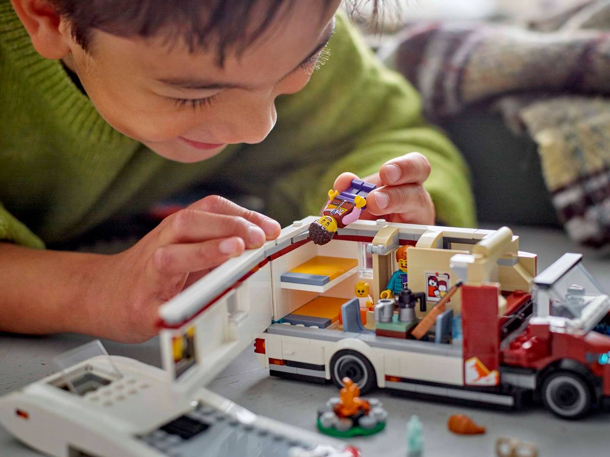 LEGO CITY GREAT VEHICLES AUTOCARAVANA AVENTURERA DE VACACIONES - Imagen 4