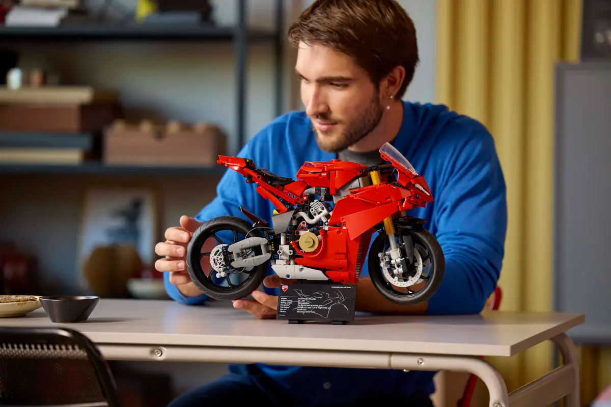LEGO TECHNIC MOTO DUCATI PANIGALE V4 S - Imagen 5